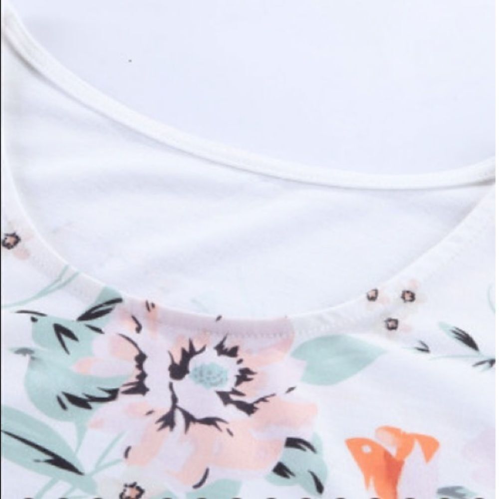 🌺Spring vibe floral and stripped tee - Picture 6 of 6